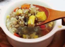 大侑-分享-食譜-北鼎-粉漾壺-烹煮壺-懷孕-孕養食刻-孕媽咪-孕婦-便祕-改善-營養師-粥品-無油-五穀-蔬菜粥-穩血糖-高麗菜-玉米-紅蘿蔔-低熱量